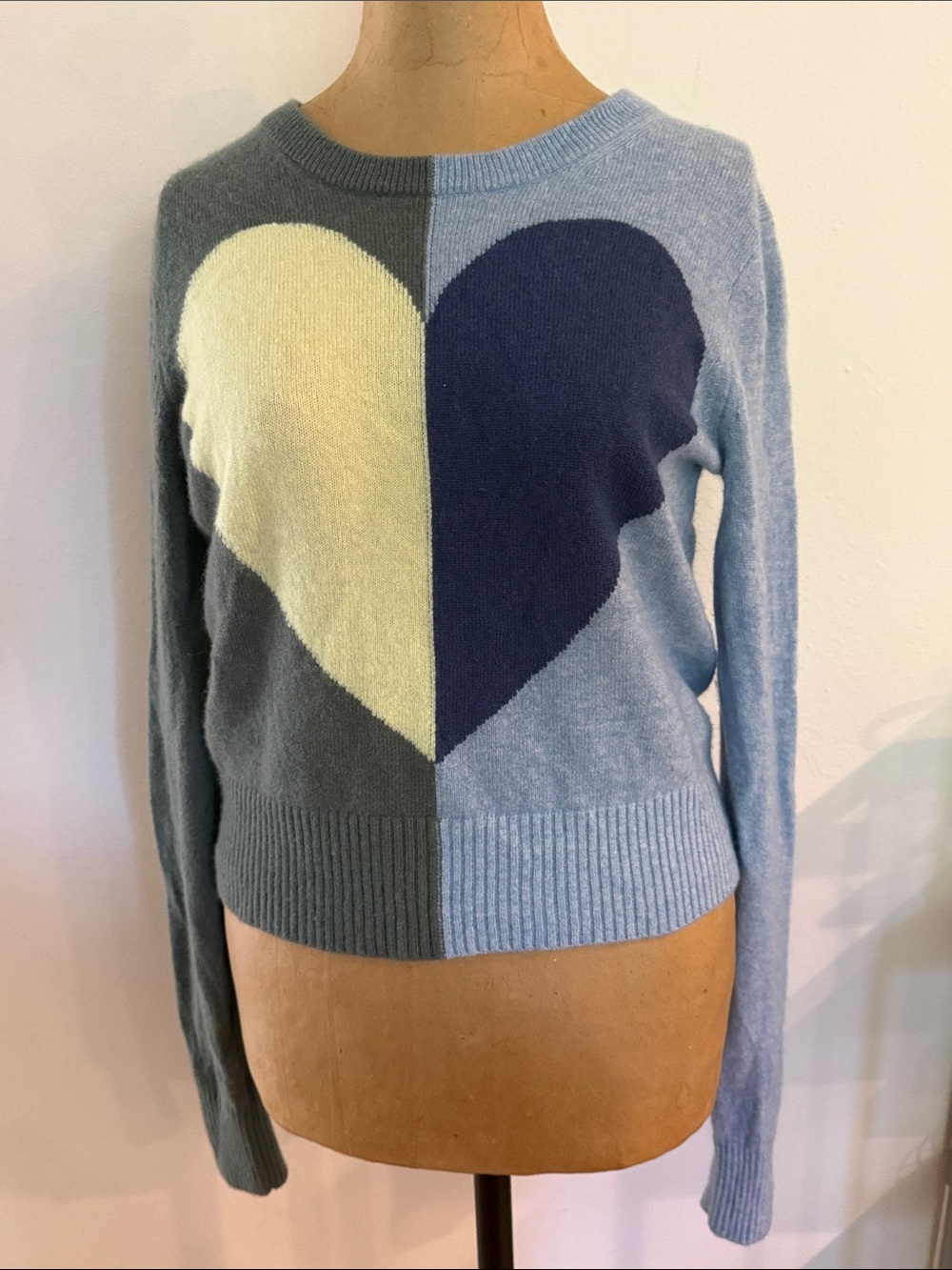 White + Warren S Cashmere Colorblock Heart Light Blue Green Sweater 17”x18.5”